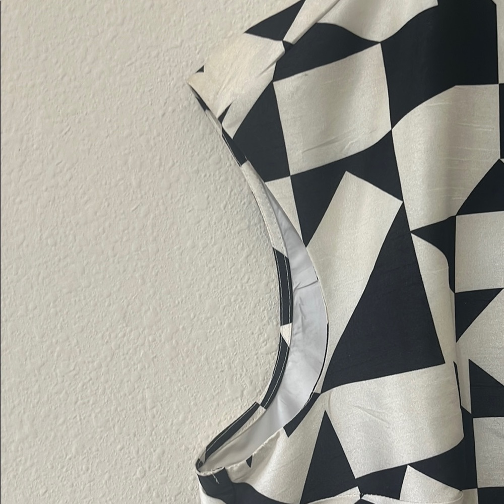 Zapelle Geometric Black and White Midi Dress - Picture 6 of 9